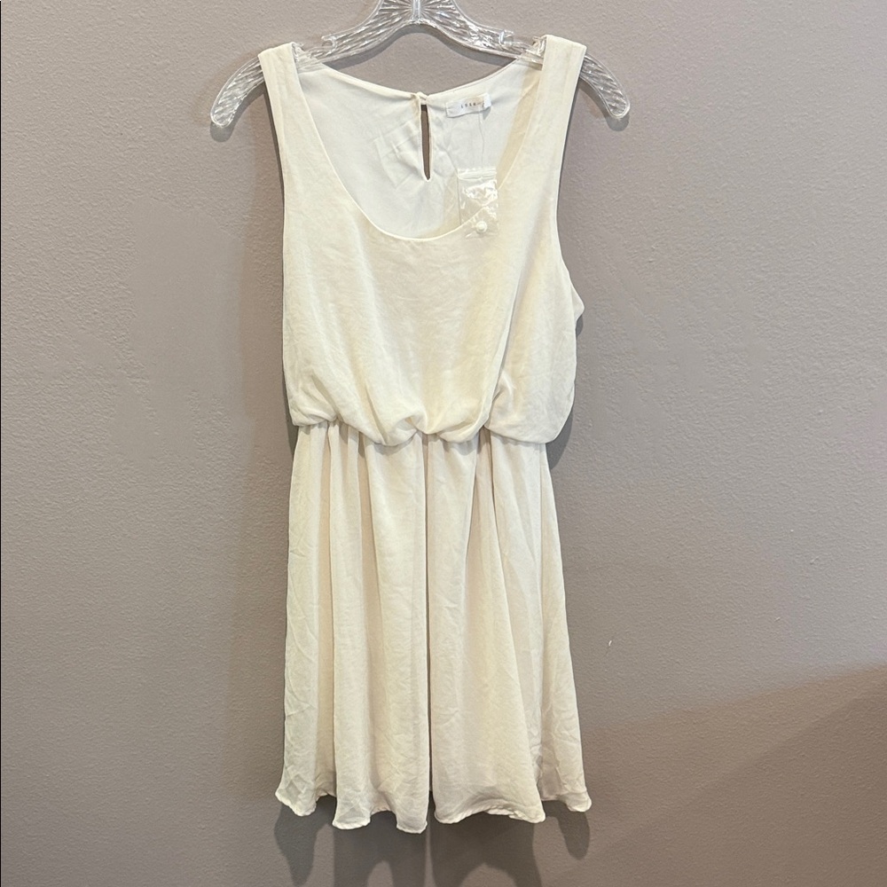 Lush Cream Fabric with Tag Detail